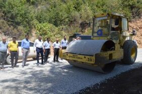 Alanya Akçatı-Uğurlu Mahalleleri Grup Yolu Asfaltla Güzelleşiyor