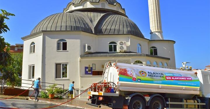 ALANYA BELEDİYESİ TEMİZLİK İŞLERİ KURBAN BAYRAMI İÇİN TAM KADRO GÖREV BAŞINDA