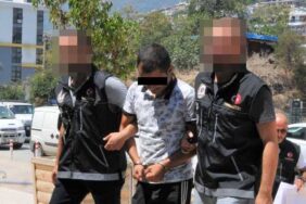 Alanya'da uyanık torbacı polisten kaçamadı