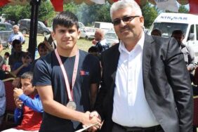 'Alanya'daki güreşlere katılmayı istiyorum' dedi ödülünü bağışladı