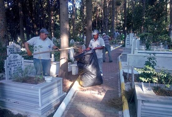 Alanya’daki mezarlıklarda bayram ziyaretleri için hazırlıklar tamamladı