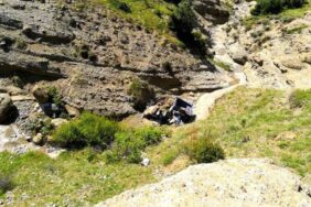 Alanyalı çift motosikletle uçuruma uçtu!