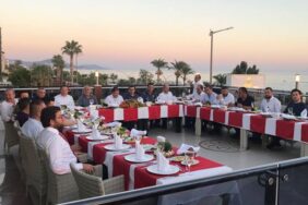 Alanyaspor yönetiminden veda yemeği