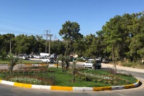 Antalya Büyükşehir Belediyesi, Manavgat’ı mevsimlik çiçeklerle donattı