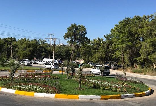 Antalya Büyükşehir Belediyesi, Manavgat’ı mevsimlik çiçeklerle donattı