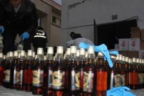 Antalya'da Kaçak İçki Operasyonunda 5 bin 400 şişe ele geçirildi