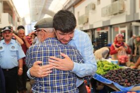 Başkan Menderes Türel, Elmalı’da esnafla kucaklaştı