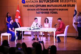 Başkan Türel sunucusunun nikahını kıydı