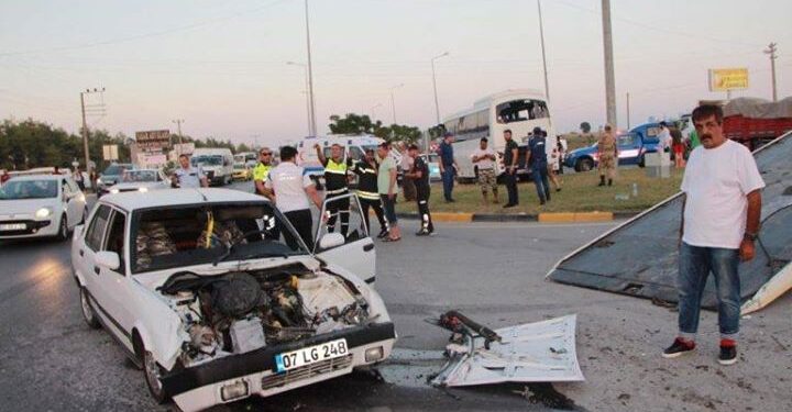 Manavgat’ta trafik kazası:  21 kişi yaralandı
