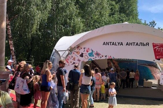 MOSKOVALI KADINLAR PİYAZIN TARİFİNİ ALDI