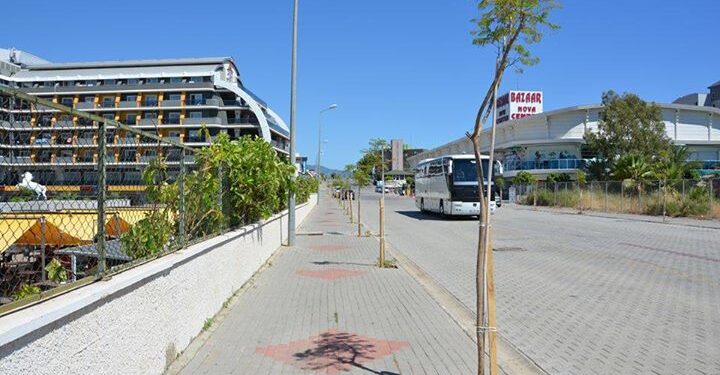 Türkler’deki turistik caddelere fidan