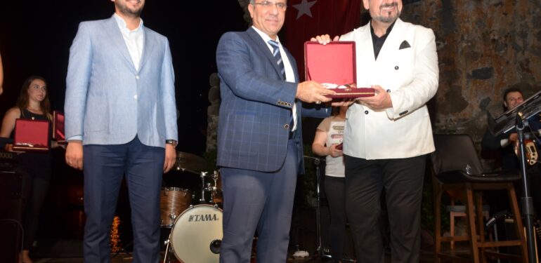 Hakan Aysev’den muhteşem konser