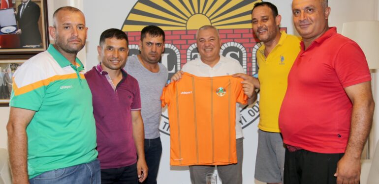 Alanyaspor tribün liderlerinden başkan Şahin’e teşekkür ziyareti