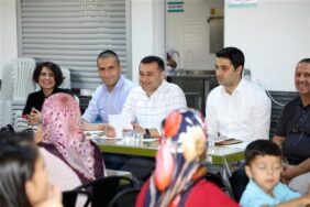 BAŞKAN YÜCEL KIZ YURDUNDA AİLELERLE BULUŞTU