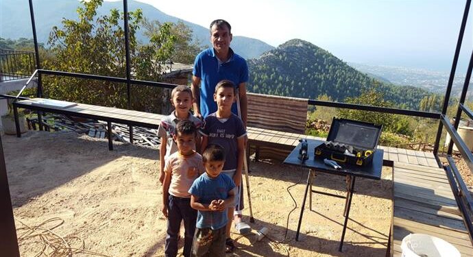 BAŞKAN YÜCEL,BADEMAĞACI MAHALLESİ’NDE YAŞAYAN İKİ ENGELLİNİN YOL SORUNUNU ÇÖZDÜ