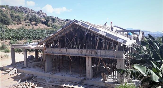 YAYLALI MAHALLESİ’NDE ÇOK AMAÇLI SALON VE MUHTAR EVİ İNŞAATINDA SONA GELİNDİ