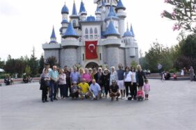 YENİ ALANYALILARDAN BAŞKAN YÜCEL’E KÜLTÜR TURU TEŞEKKÜRÜ