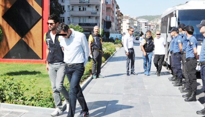 Banka vurgununda yakalanan 8 kişi adliyede