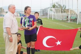 kadin_lar_futbolunu_alanya_sevdi_