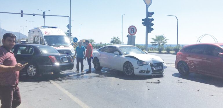 Mahmutlar’da zincirleme kaza