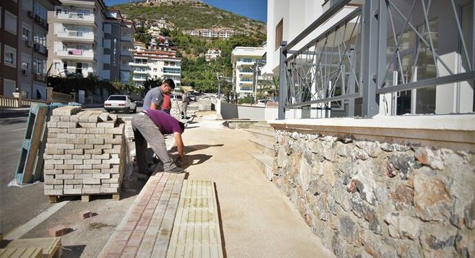 ALANYA BELEDİYESİ KÜÇÜKHASBAHÇE MAHALLESİ’NDE KALDIRIM ÇALIŞMASI BAŞLATTI