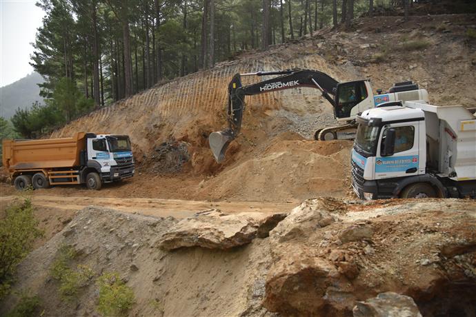 BAŞKAN YÜCEL, TAŞATAN YOLUNDA TEHLİKELİ VİRAJA EL ATTI