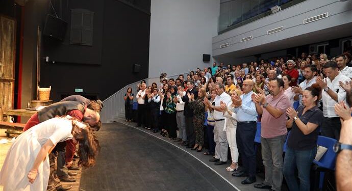 DUVARLARIN ÖTESİ 50 YIL ARADAN SONRA PRÖMİYER YAPTI