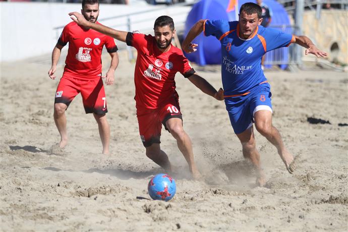 KUMDA FUTBOL HEYECANI DEVAM EDİYOR