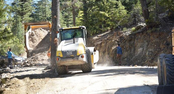 YÜCELİ’N HİZMETLERİ SINIRLARI AŞTI  GÜNDOĞMUŞ KÖPRÜLÜ – BAŞYAYLA YOLUNDA HUMMALI ÇALIŞMA
