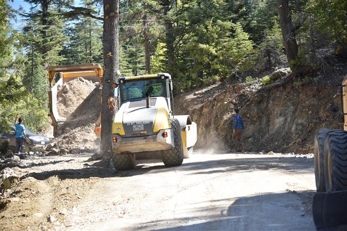 YÜCELİ’N HİZMETLERİ SINIRLARI AŞTI  GÜNDOĞMUŞ KÖPRÜLÜ – BAŞYAYLA YOLUNDA HUMMALI ÇALIŞMA
