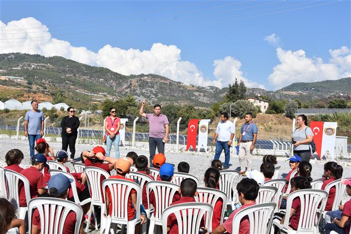 ÖĞRENCİLER ALANYA BELEDİYESİ GÜNEŞ ENERJİSİ SANTRALİ’Nİ ZİYARET ETTİ