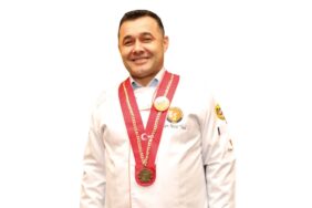 ADEM MURAT YÜCEL ŞEF ÖNLÜK kopyala