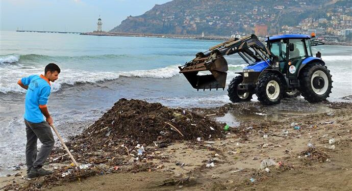 ALANYA BELEDİYESİ SAHİL TEMİZLİĞİNDE