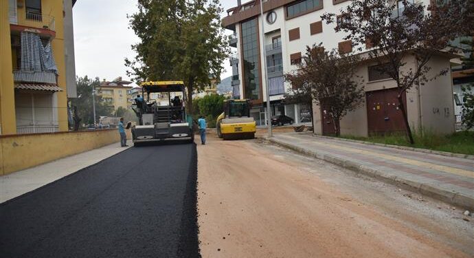 ALANYA BELEDİYESİ’NDEN HUMMALI ASFALT ÇALIŞMASI  PRESTİJ CADDELERDE SICAK ASFALT ÇALIŞMASI BAŞLADI