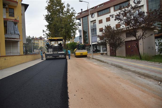 ALANYA BELEDİYESİ’NDEN HUMMALI ASFALT ÇALIŞMASI  PRESTİJ CADDELERDE SICAK ASFALT ÇALIŞMASI BAŞLADI