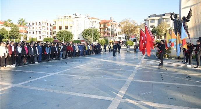 Alanya’da Öğretmen günü kutlandı