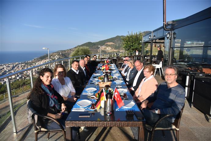 GLADBECK HEYETİ İADEYİ ZİYARETE GELDİ