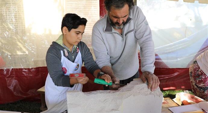 TAŞ HEYKEL SEMPOZYUMUNDA MİNİK ELLER