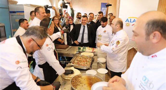 TÜRK VE DÜNYA MUTFAĞININ  ÜNLÜ ŞEFLERİ ALTINKEPÇEDE BULUŞTU