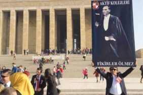 muhtar_anitkabir_e_goturuyor