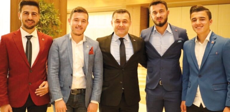 Yücel’i yalnız bırakmadılar