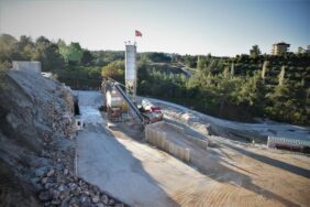 BAŞKAN YÜCEL, MOBİL BETON SANTRALİNİ KURARAK KIRSALIN KADERİNİ DEĞİŞTİRDİ