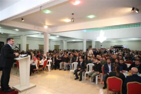 BAŞKAN YÜCEL’İ BİNLER KARŞILADI