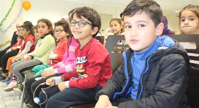 HASTA ÇOCUKLARA BELEDİYEDEN MORAL TİYATROSU