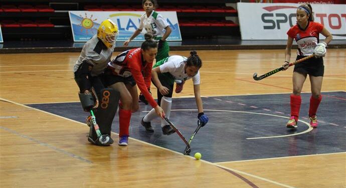 KADINLAR SALON HOKEYİ ŞAMPİYONU POLİSGÜCÜ