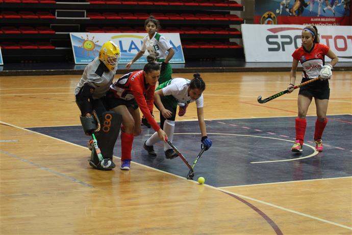 KADINLAR SALON HOKEYİ ŞAMPİYONU POLİSGÜCÜ