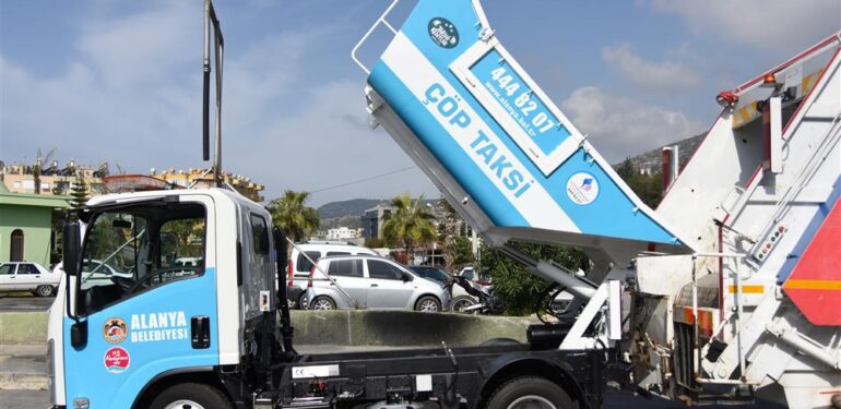 Çöp kamyonunun aküleri çalındı