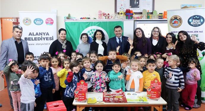 ALANYA’NIN EN KÜÇÜK ÇEVRECİ OKULUNA BAŞKAN YÜCEL’DEN ANLAMLI ZİYARET