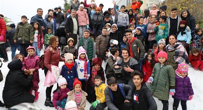 Başkan Yücel iskeleye kar getirdi