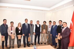 BAŞKAN YÜCEL’DEN PERSONELLERE SÜRPRİZ DOĞUM GÜNÜ KUTLAMASI